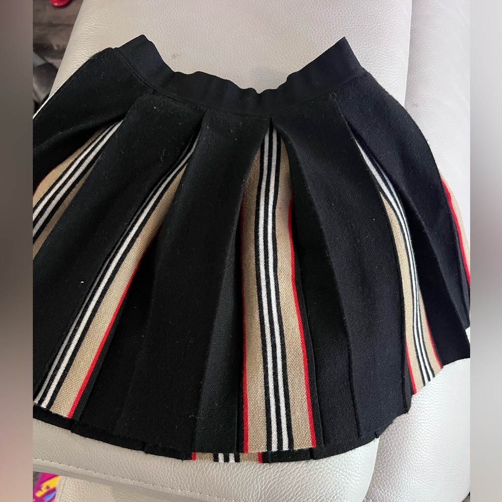 Girls Burberry skirt